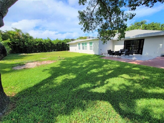 Building Photo - 735 Tradewind Dr