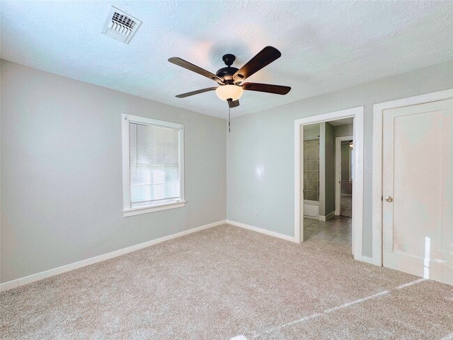 Building Photo - 6714 Dillon St