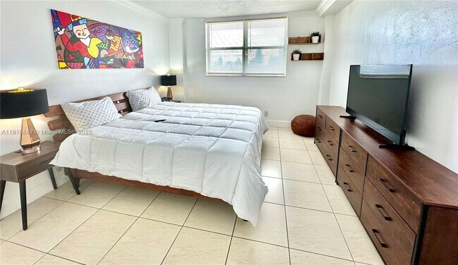 Building Photo - 1300 Lincoln Rd