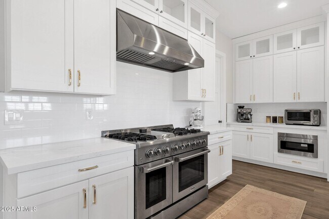 Building Photo - 856 W Quail Cir