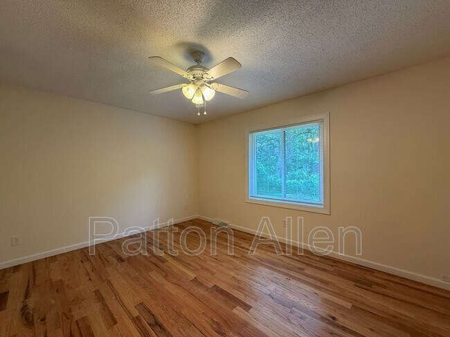 Building Photo - 4 Dawnwood Cir