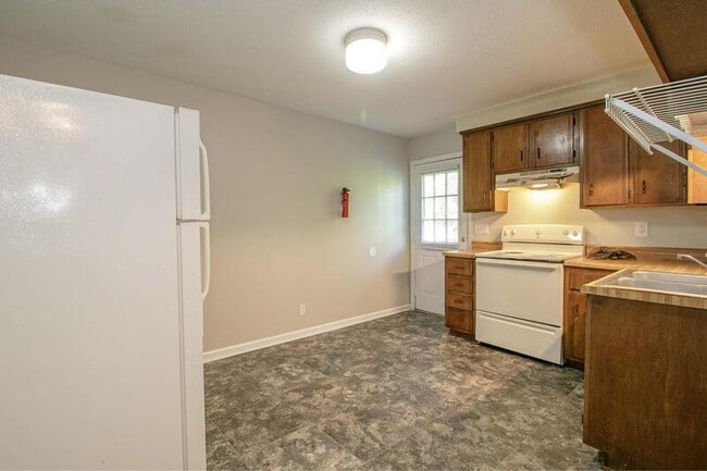 Building Photo - 1432 McCan Dr