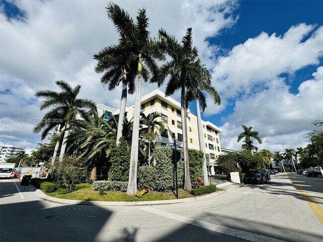 Building Photo - 10000 Bay Harbor Terrace