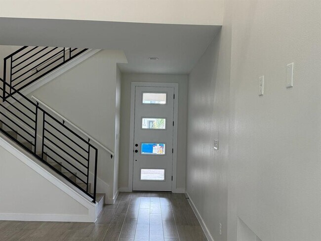 Building Photo - 7511 Cresta Bella St