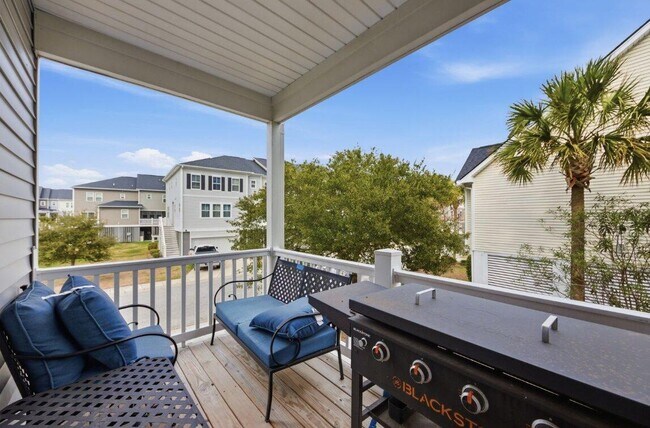 Building Photo - 301 Lanyard St