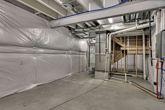 Building Photo - 4 Bedroom home in Windsor