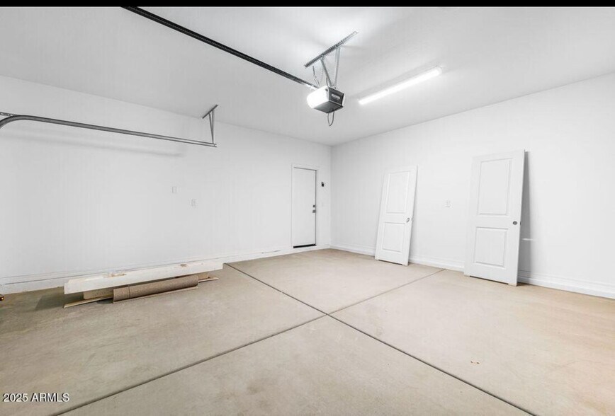 Building Photo - 14663 W Sand Hills Rd