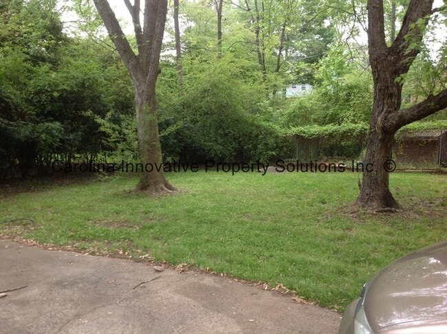 Building Photo - 7622 Helmdale Ave