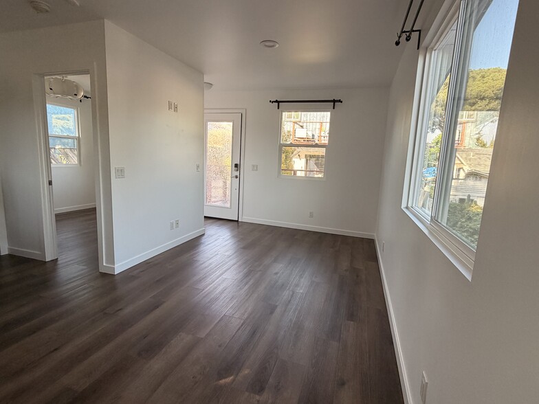 Building Photo - 4912 Mendota Ave