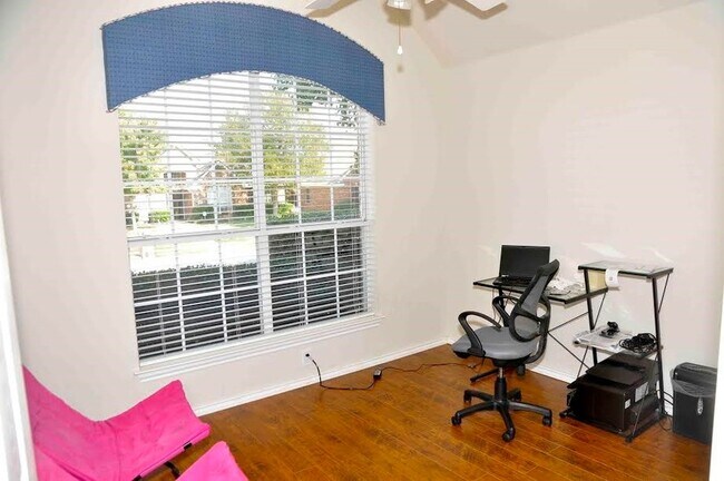 Building Photo - 2812 Gambel Ln