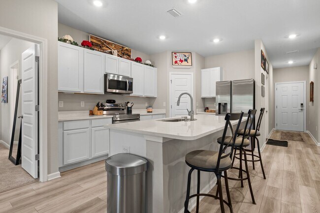 Building Photo - 6686 Sun Tree Cir