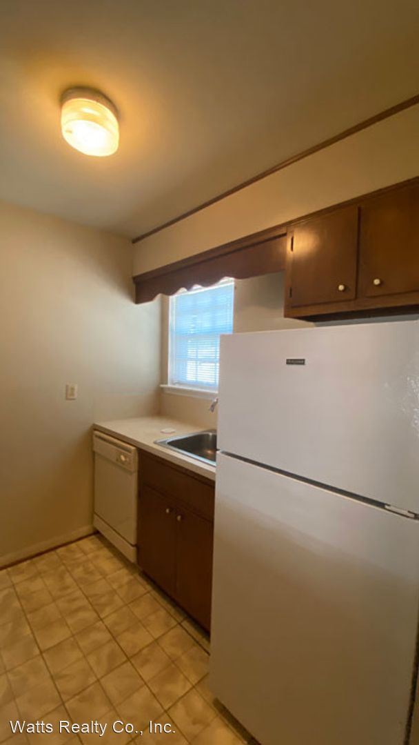 Building Photo - 8909 Parkway E