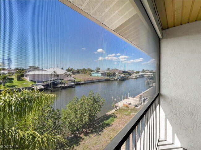 Building Photo - 4530 SW 10th Ave