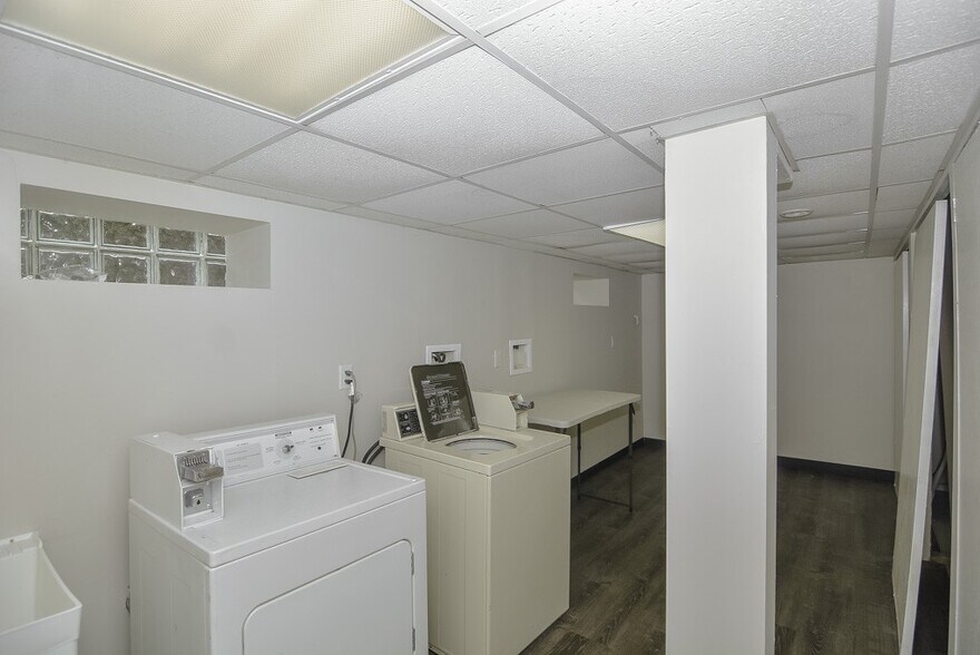 Building Photo - 1409 W Erie St