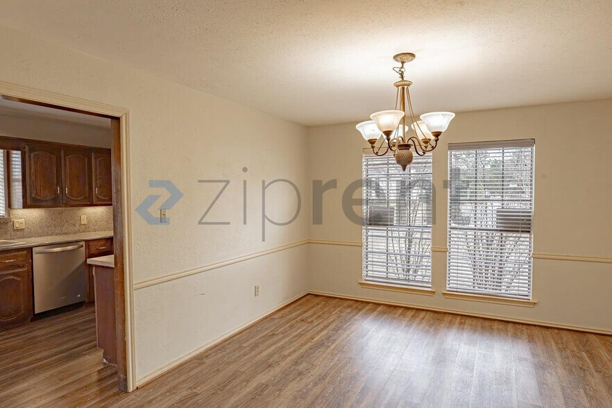 Building Photo - Unit