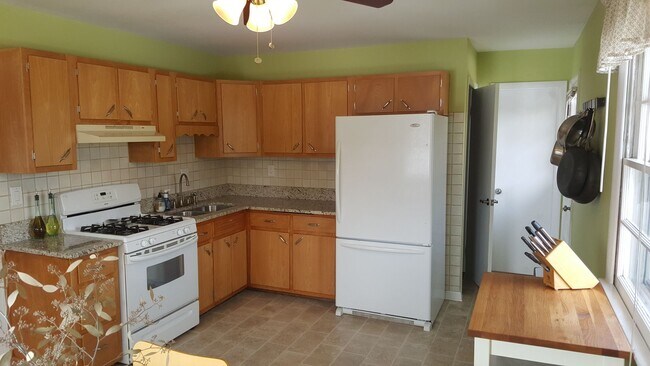 Building Photo - Incredibly well maintained rancher in Monrovia available mid June!