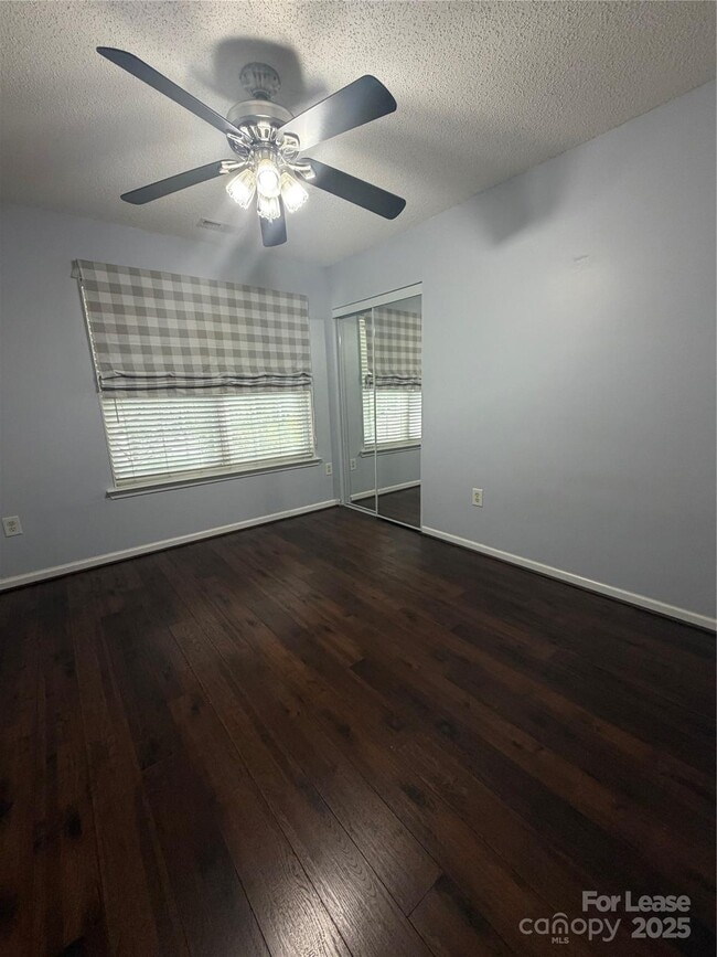 Building Photo - 9104 Meadowmont View Dr