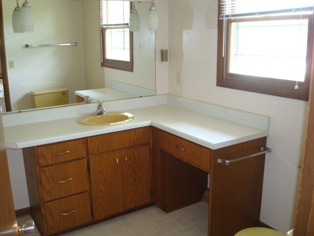 Building Photo - 2308 Mayflower Ave