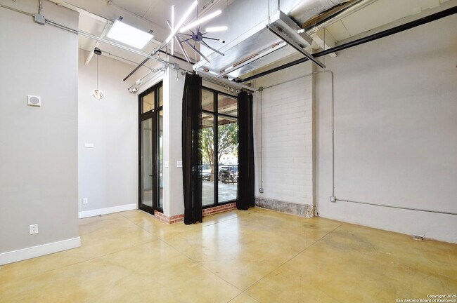 Building Photo - 3363 E Commerce St