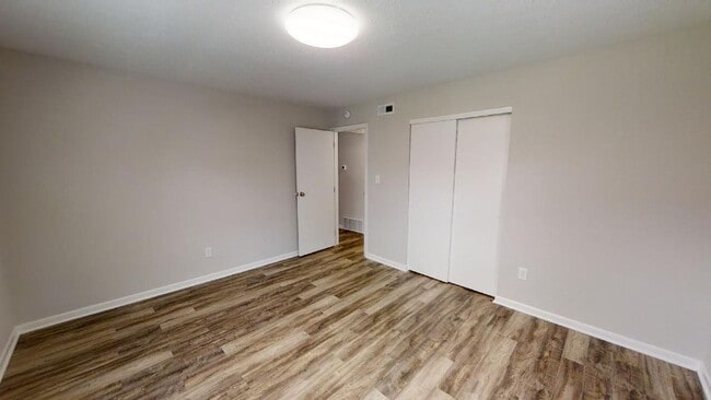 Building Photo - BEAUTIFUL 2 Bedroom, 1 bath with Renovations in the heart of Clintonville available June 1! SEE I...