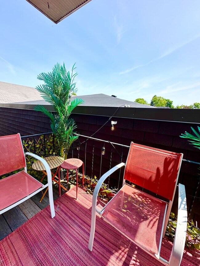 Building Photo - Rent-ready this July: 2 Bedroom and 1 Bath...