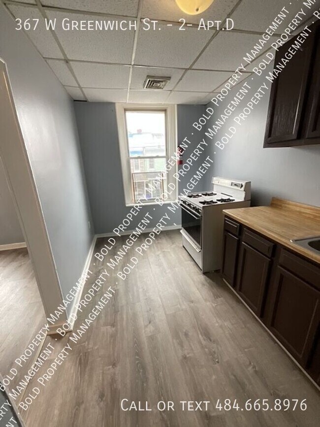 Building Photo - 367 W Greenwich St