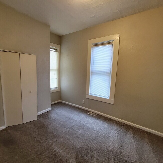 Building Photo - Beautiful views from downtown from front yard