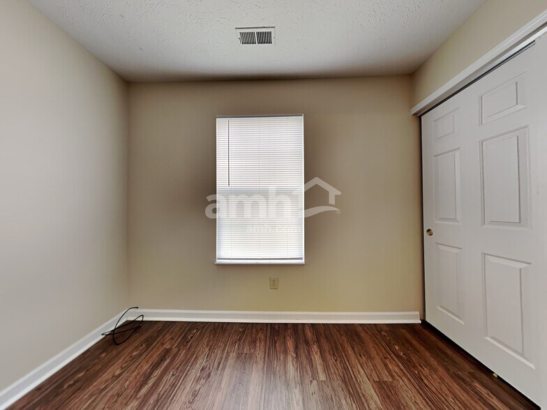 Building Photo - 5914 Lakeside Manor Ave