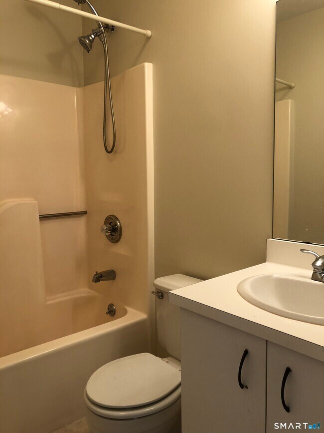 Building Photo - 7 Seir Hill Rd