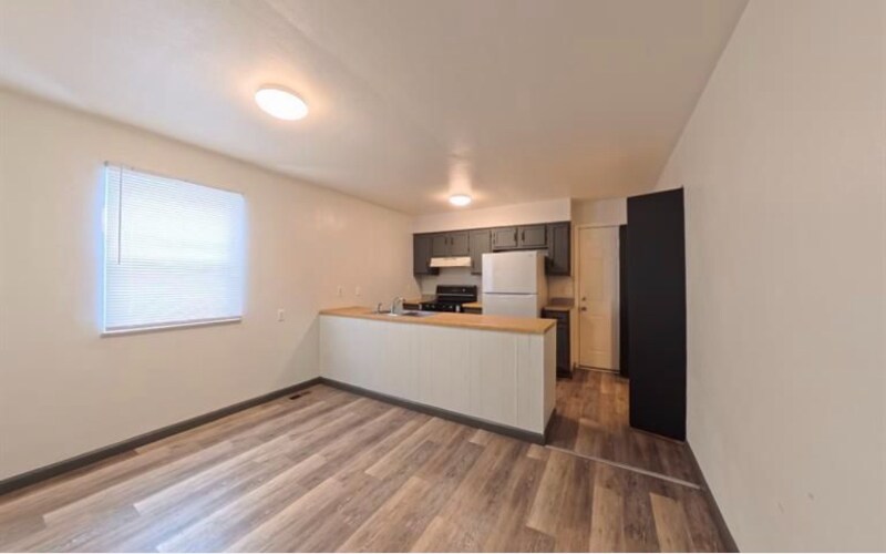 Building Photo - 2603-2605 Eastview Dr