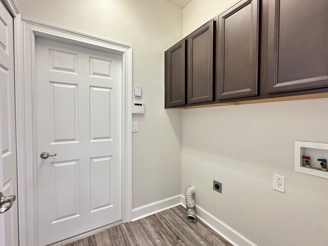 Building Photo - 95013 Poplar Way