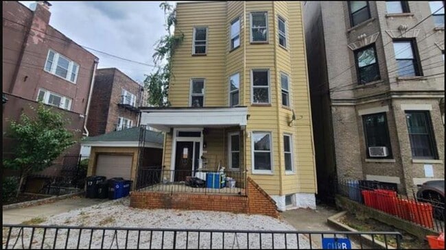 Building Photo - 476 Gregory Ave