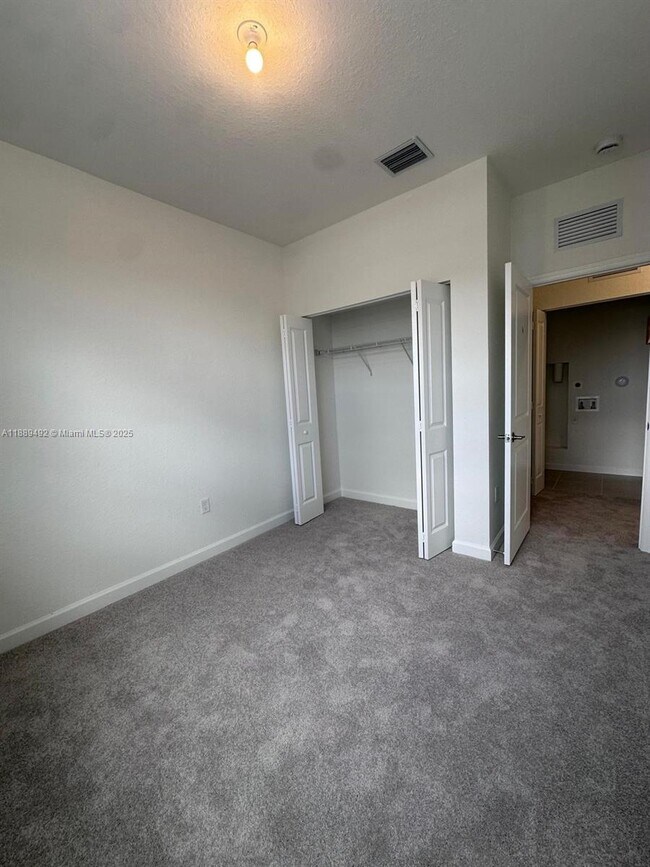 Building Photo - 1183 1st Ter