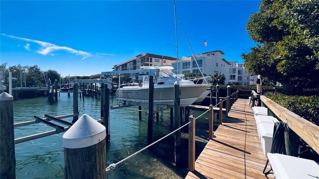 Building Photo - 1515 Pinellas Bayway S