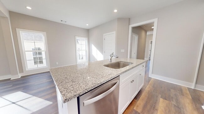 Building Photo - Fox Run Townhome Available August!