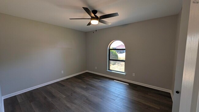 Building Photo - 991 Cheryl Dr