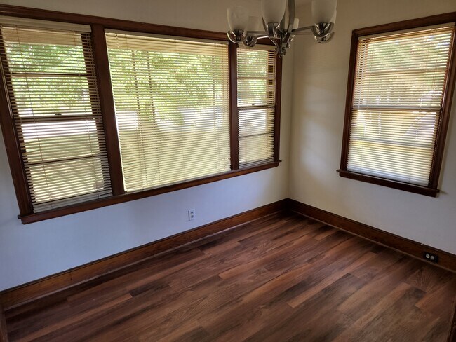 Building Photo - 1324 Mt Gallant Rd