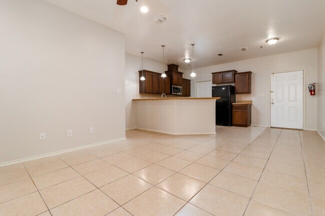 Building Photo - 1303 W Fig Ave