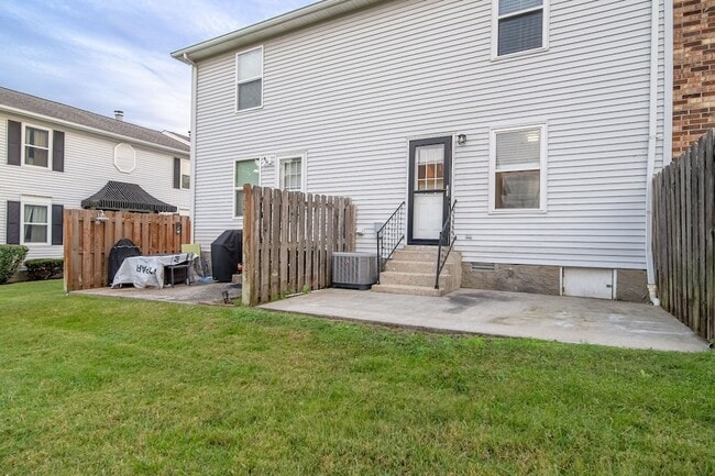 Building Photo - 219 Edgewood Dr