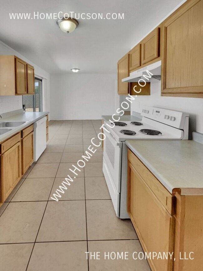 Building Photo - 3966 E Sylvane Dr