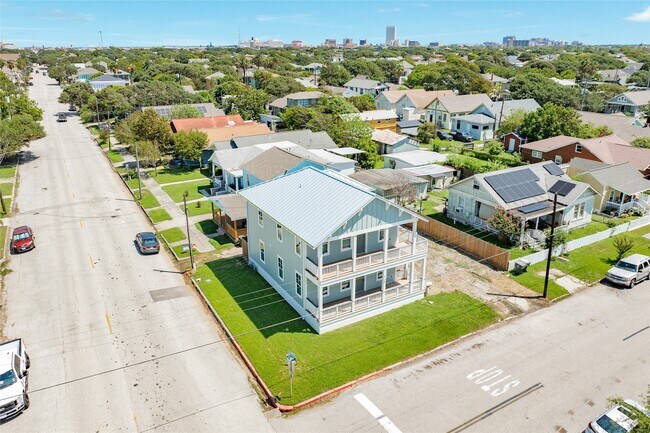 Building Photo - 3228 Avenue R