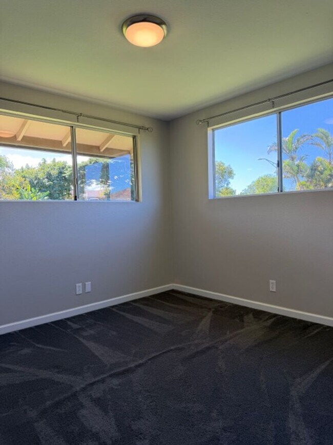 Building Photo - 75 Kaupea St