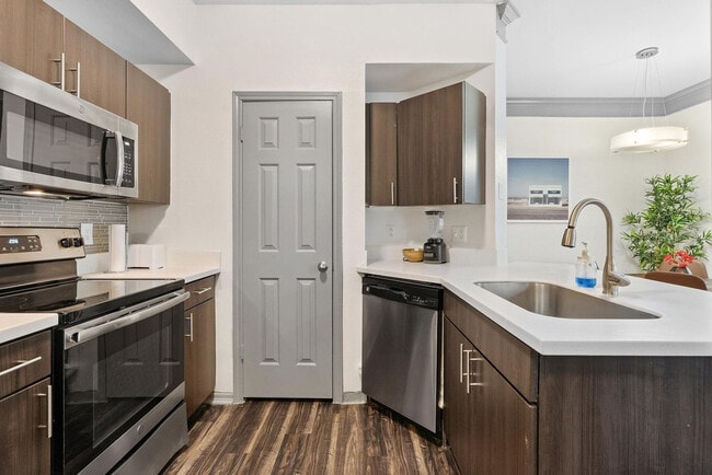 Building Photo - 12100 Metric Blvd