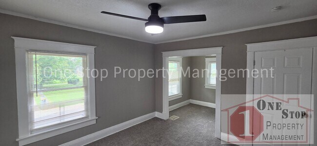 Building Photo - Beautiful 3 Bedroom 2 Bathroom in Kansas City!