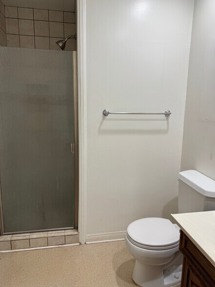 Building Photo - 10201 Oak Park Ave