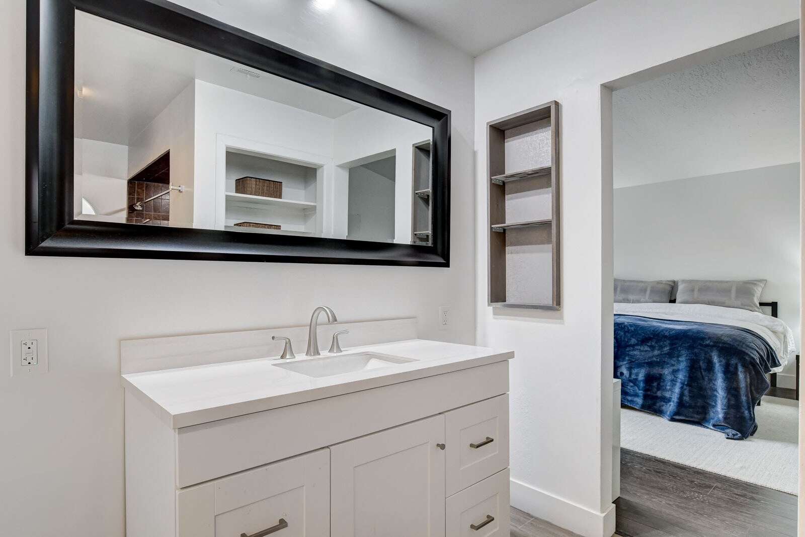 Building Photo - 945 Vegas Valley Dr