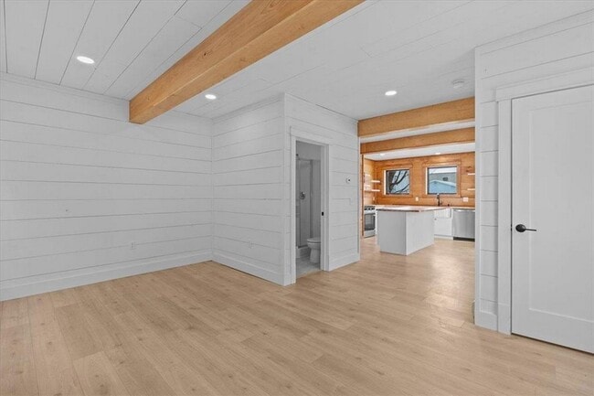 Building Photo - 109 School St