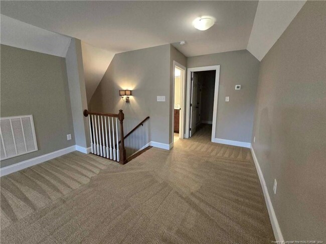 Building Photo - Rental in gated Gates Four!