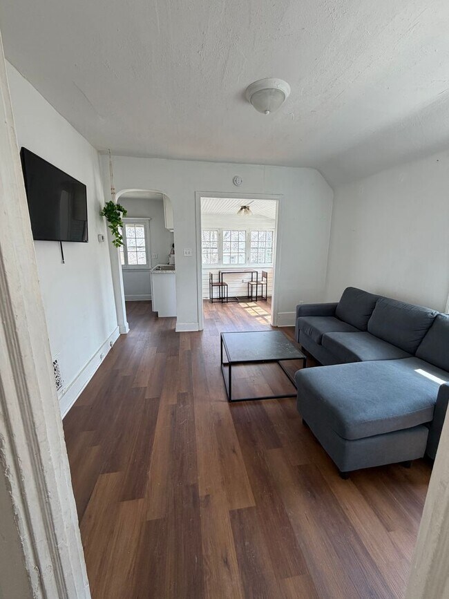 Building Photo - Charming Lakewood Duplex