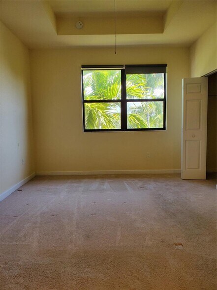 Building Photo - 5886 NW 56th Pl